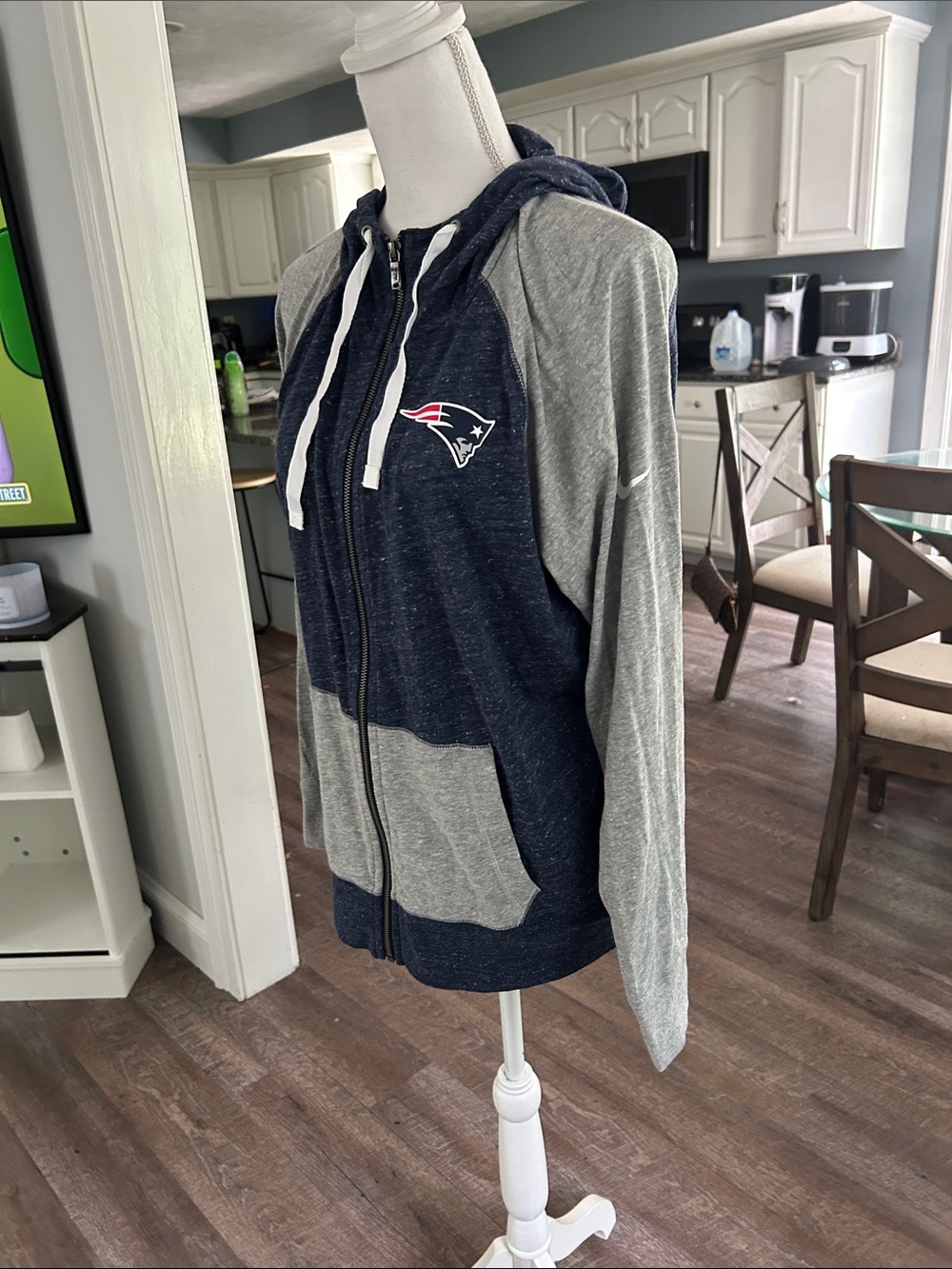 New England Patriots NFL Zip Up Lightweight Sweatshirt - Picture 2 of 7